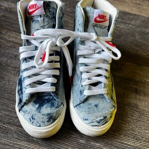 Nike Womens High-Top Sneakers - Denim and White